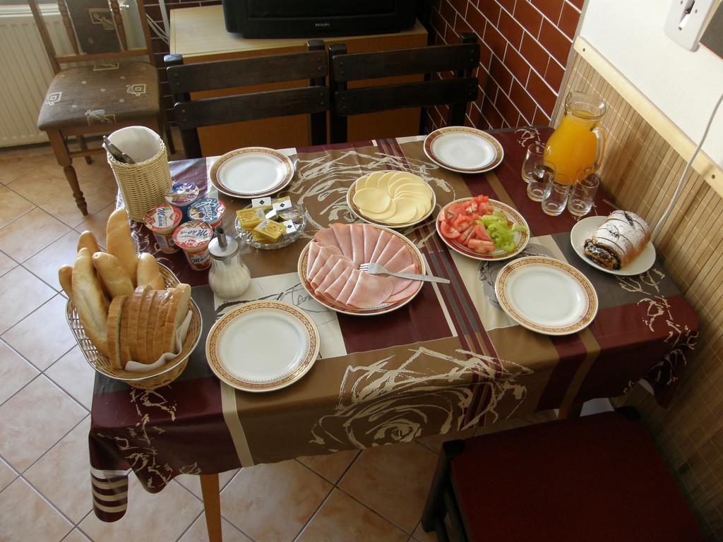 Vila Helena Hotel Liptovsky Jan Bagian luar foto